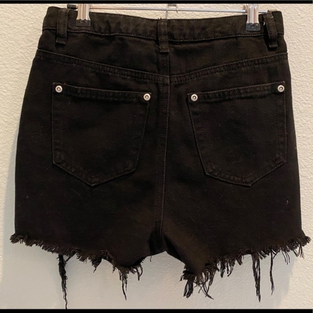 BOOHOO 2(US) Ripped Destroyed Jean Shorts - Picture 4 of 10